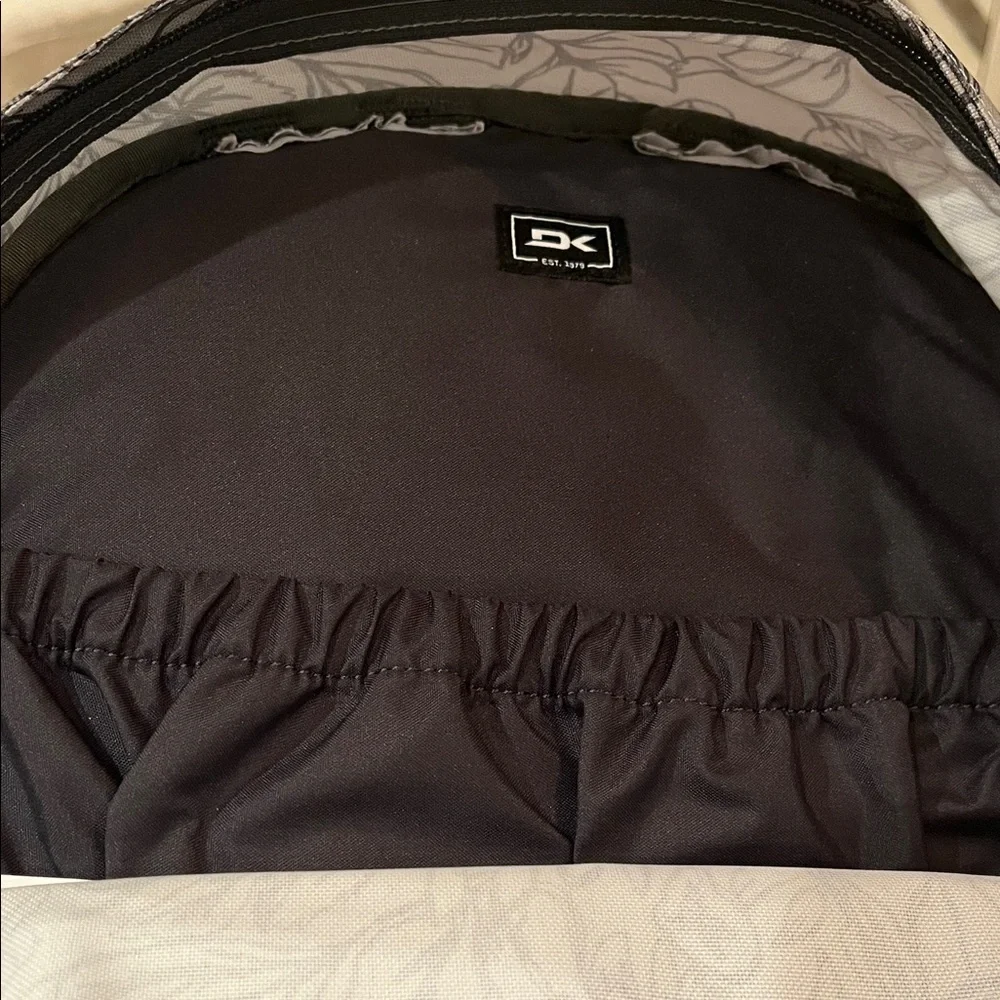 DAKINE 365 21L Poppy Griffin Backpack/NWT